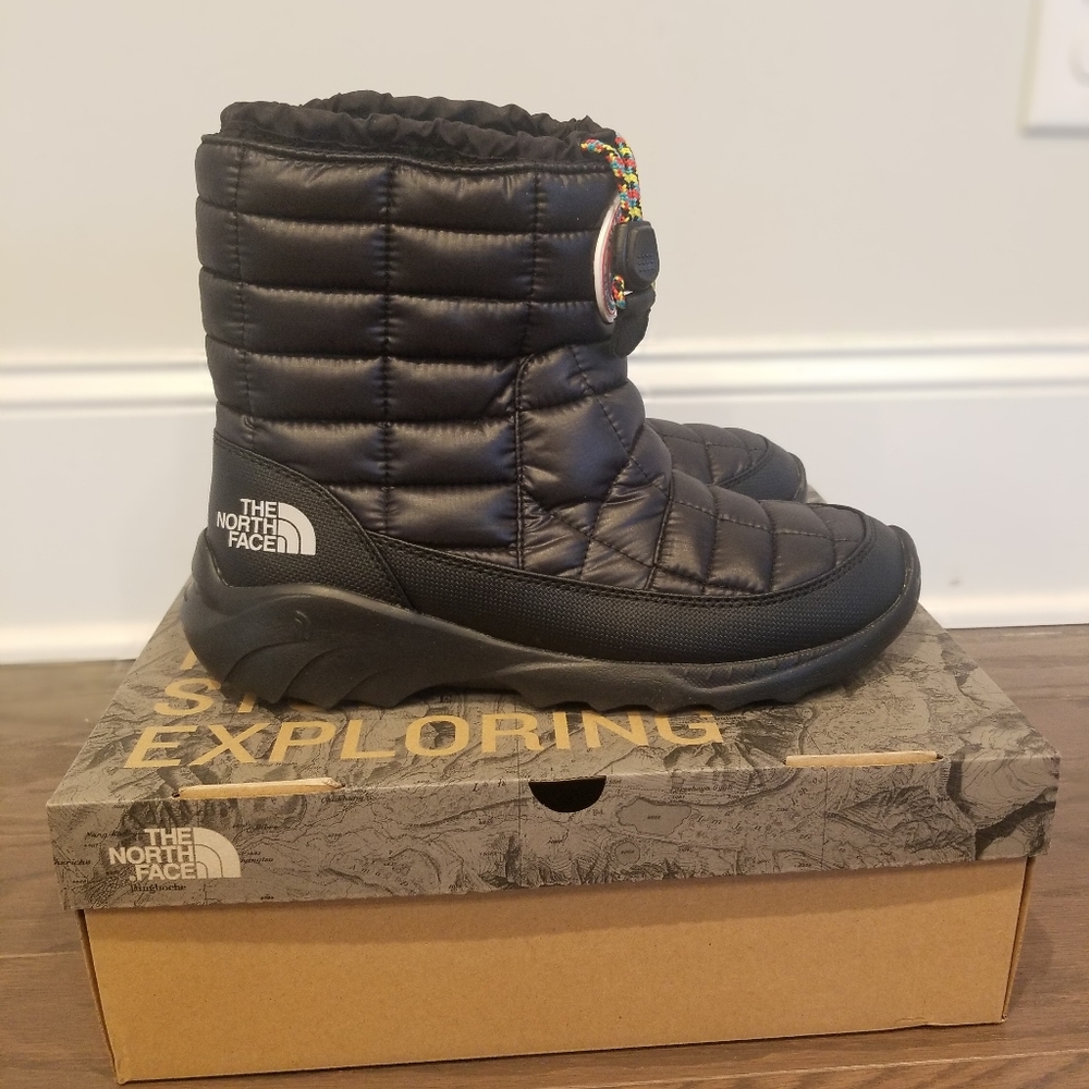 Women thermal ball booties size 9